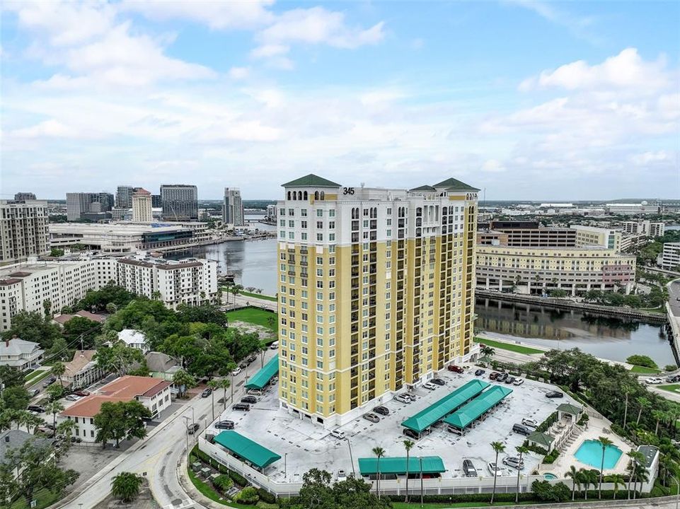 For Rent: $3,500 (2 beds, 2 baths, 1170 Square Feet)