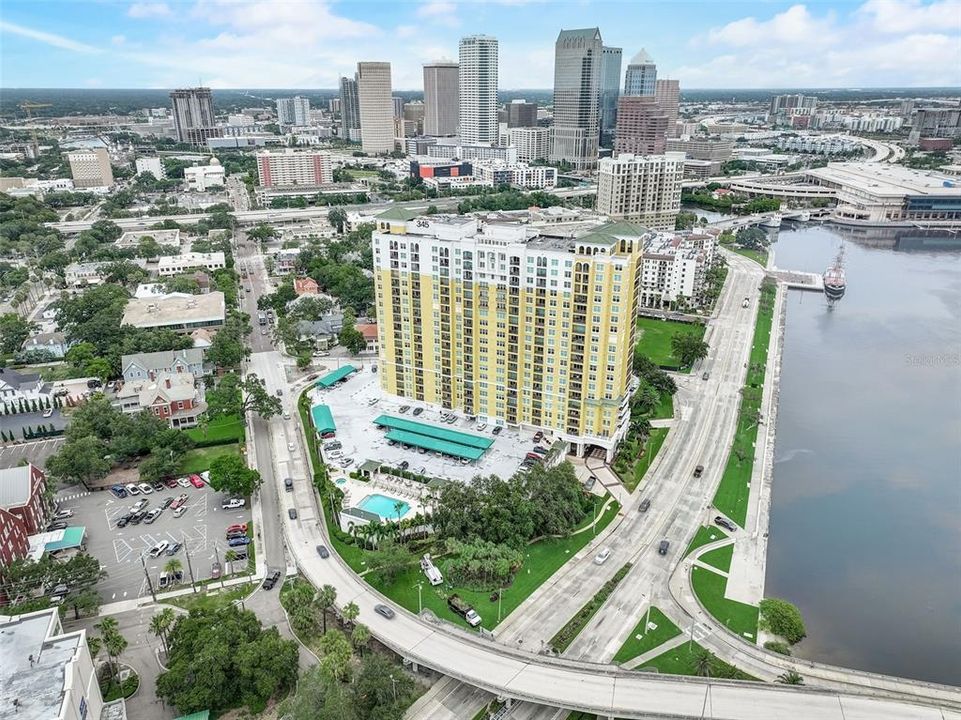For Rent: $3,500 (2 beds, 2 baths, 1170 Square Feet)