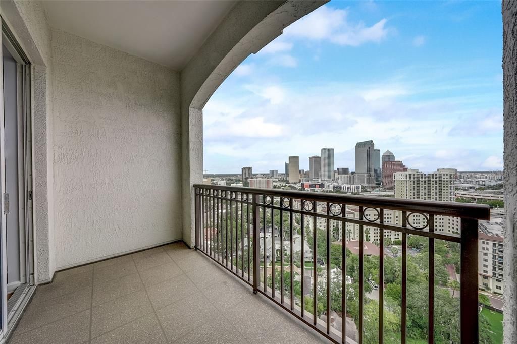 For Rent: $3,500 (2 beds, 2 baths, 1170 Square Feet)