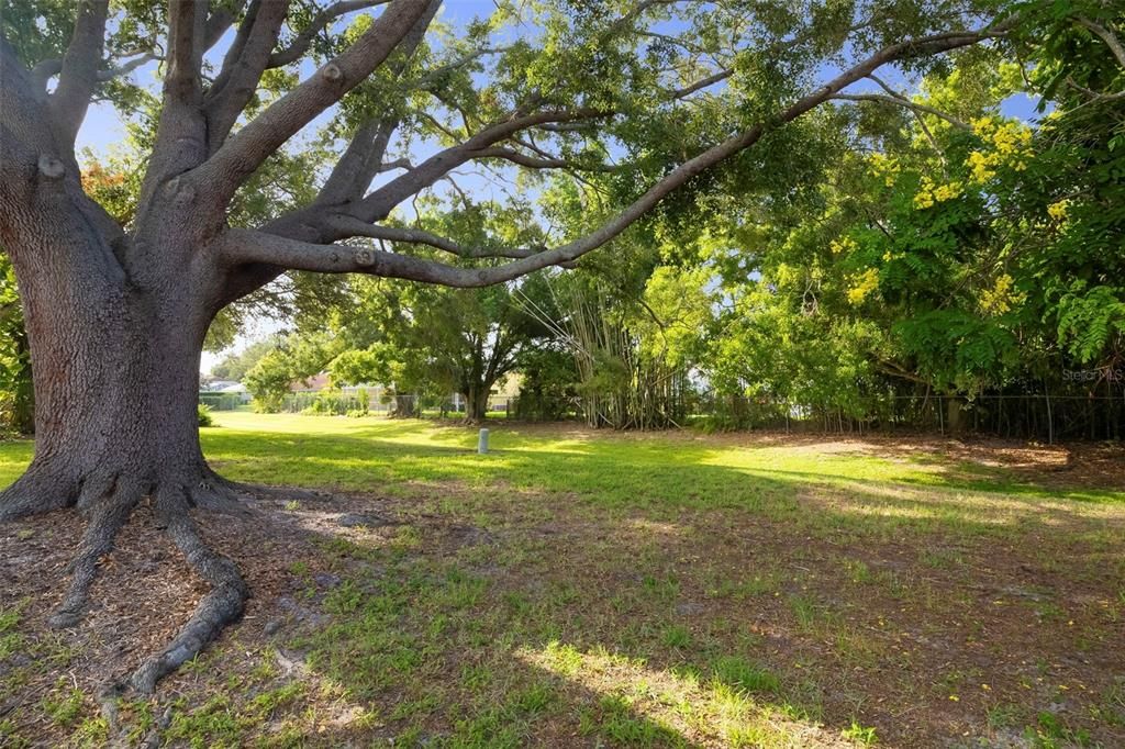 For Sale: $200,000 (2 beds, 2 baths, 1258 Square Feet)