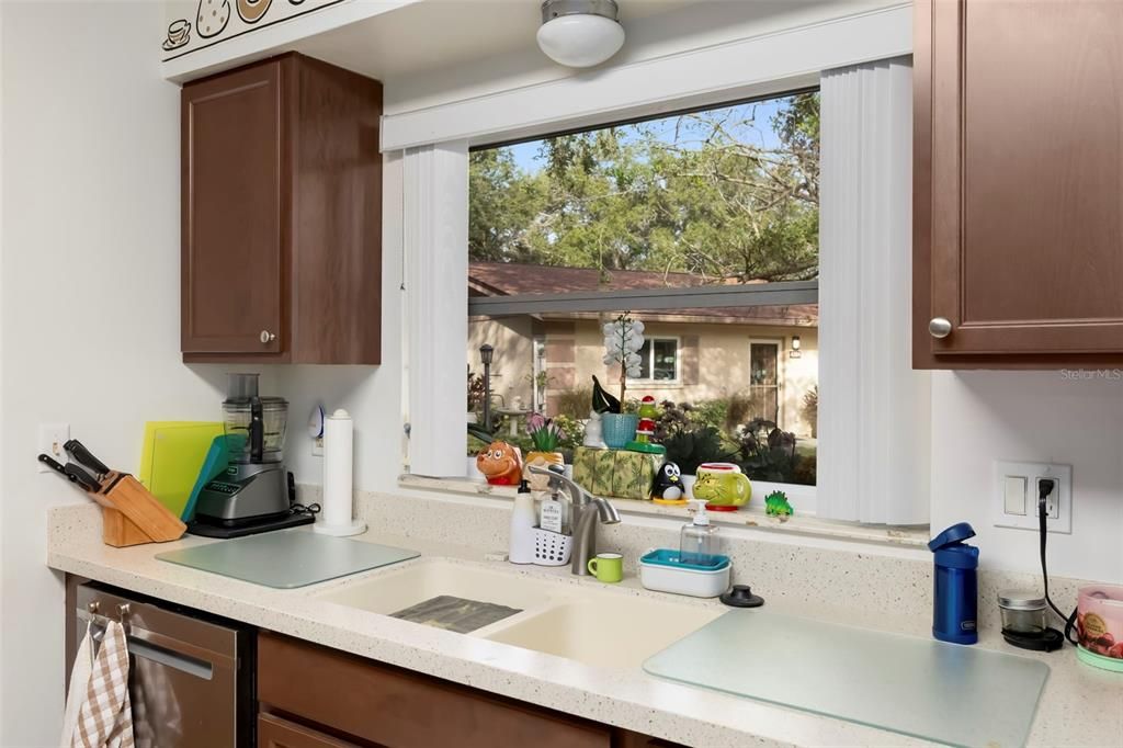For Sale: $200,000 (2 beds, 2 baths, 1258 Square Feet)