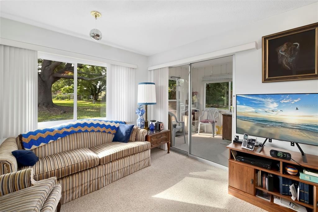 For Sale: $200,000 (2 beds, 2 baths, 1258 Square Feet)