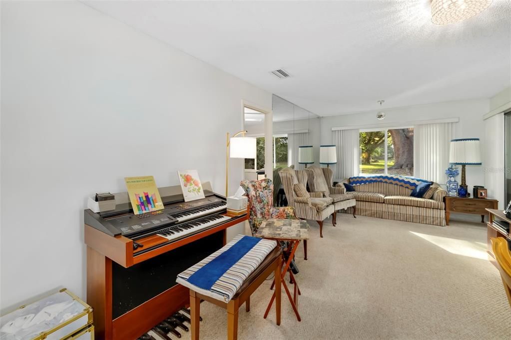 For Sale: $200,000 (2 beds, 2 baths, 1258 Square Feet)