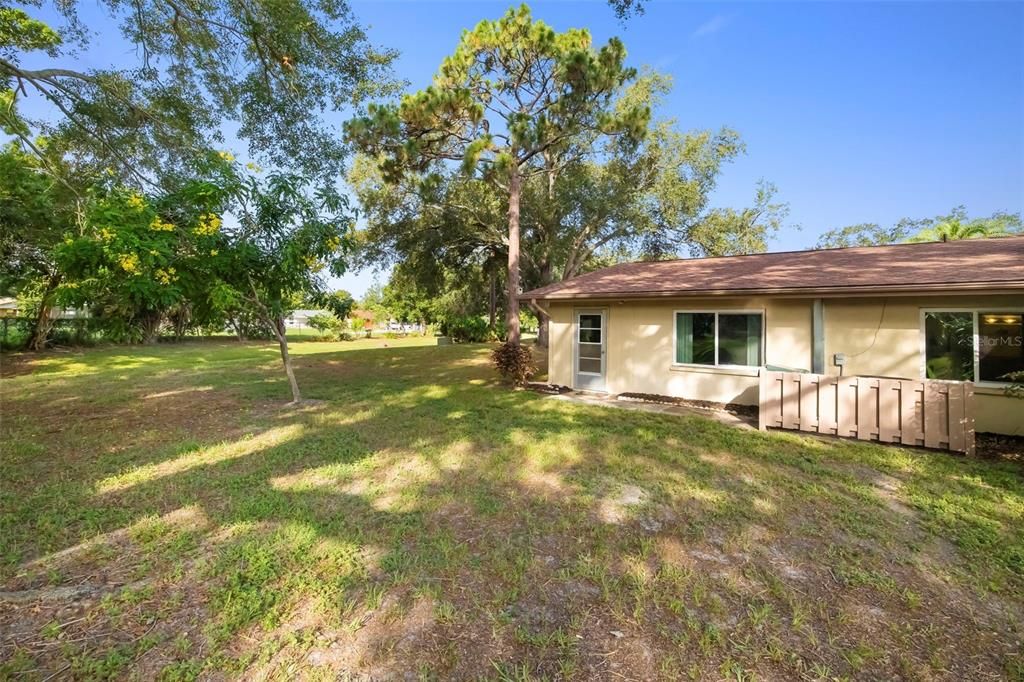 For Sale: $200,000 (2 beds, 2 baths, 1258 Square Feet)
