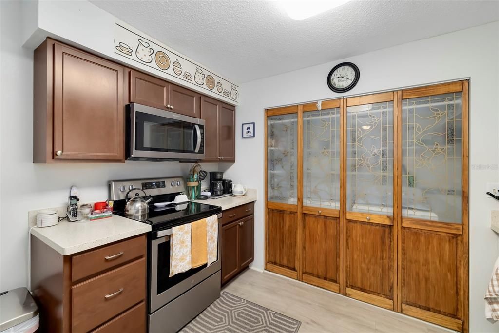 For Sale: $200,000 (2 beds, 2 baths, 1258 Square Feet)