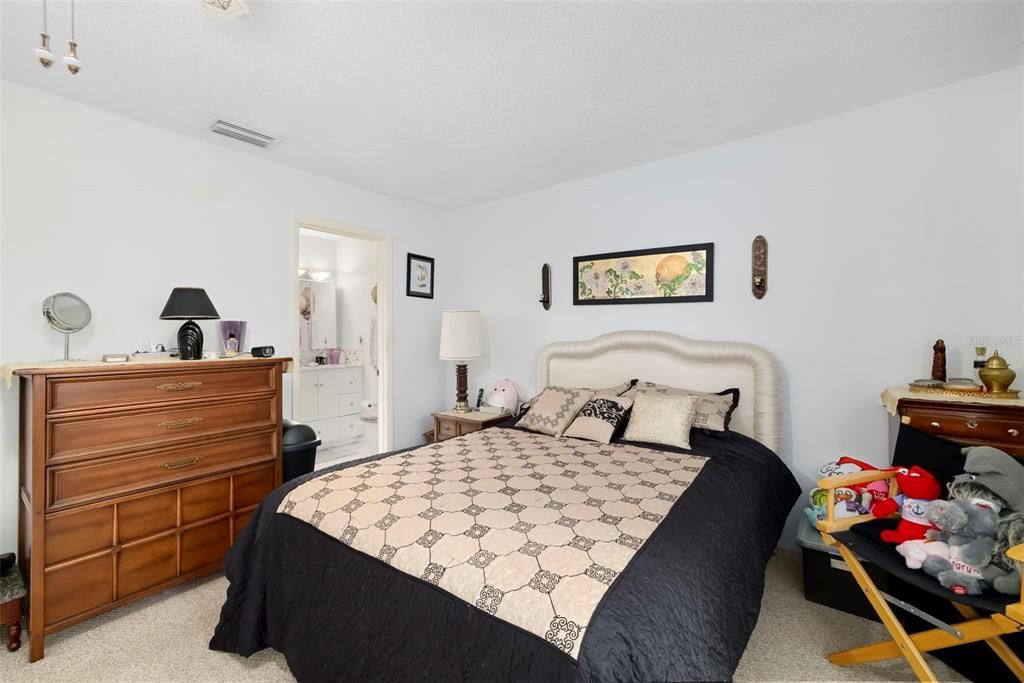 For Sale: $200,000 (2 beds, 2 baths, 1258 Square Feet)