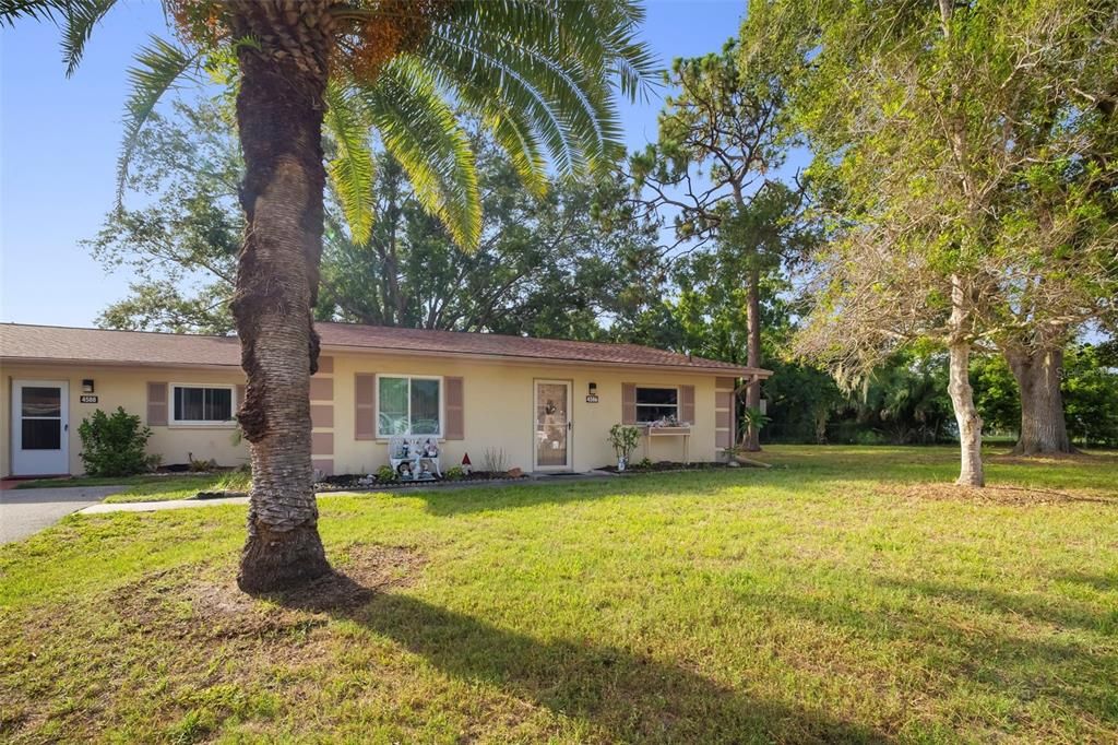 For Sale: $200,000 (2 beds, 2 baths, 1258 Square Feet)