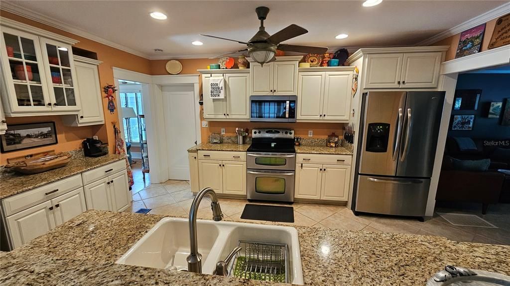 En Venta: $997,000 (4 camas, 2 baños, 2249 Pies cuadrados)