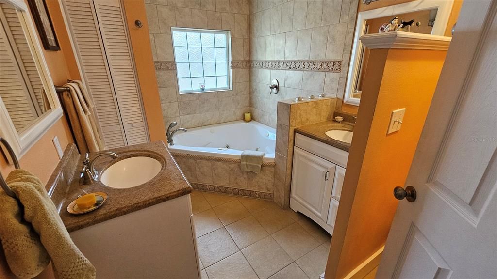 En Venta: $997,000 (4 camas, 2 baños, 2249 Pies cuadrados)