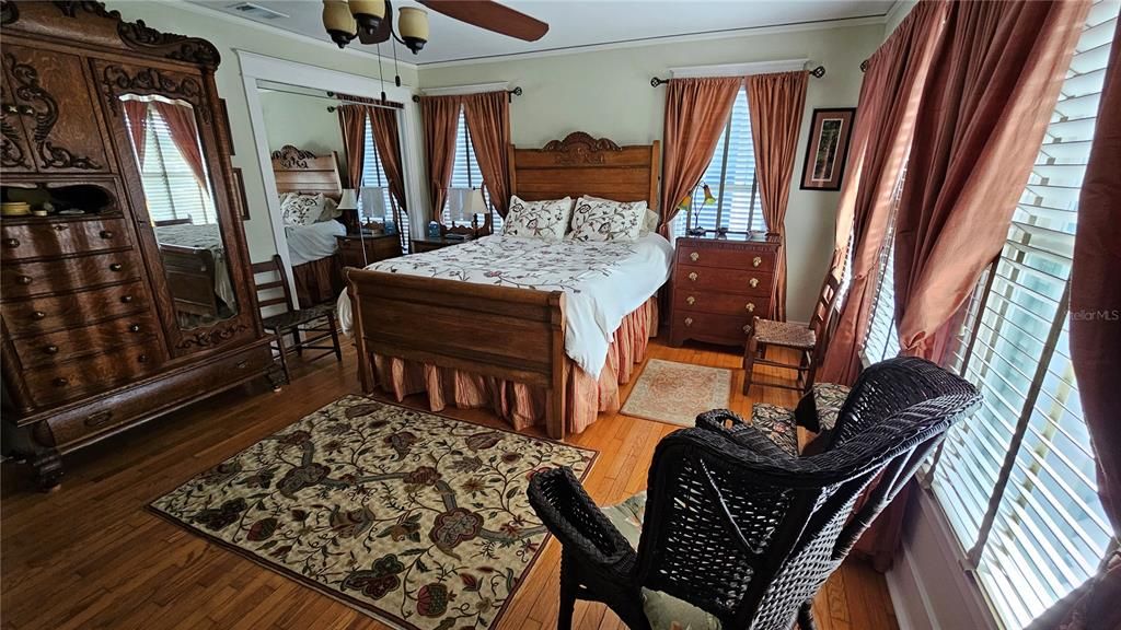 En Venta: $997,000 (4 camas, 2 baños, 2249 Pies cuadrados)