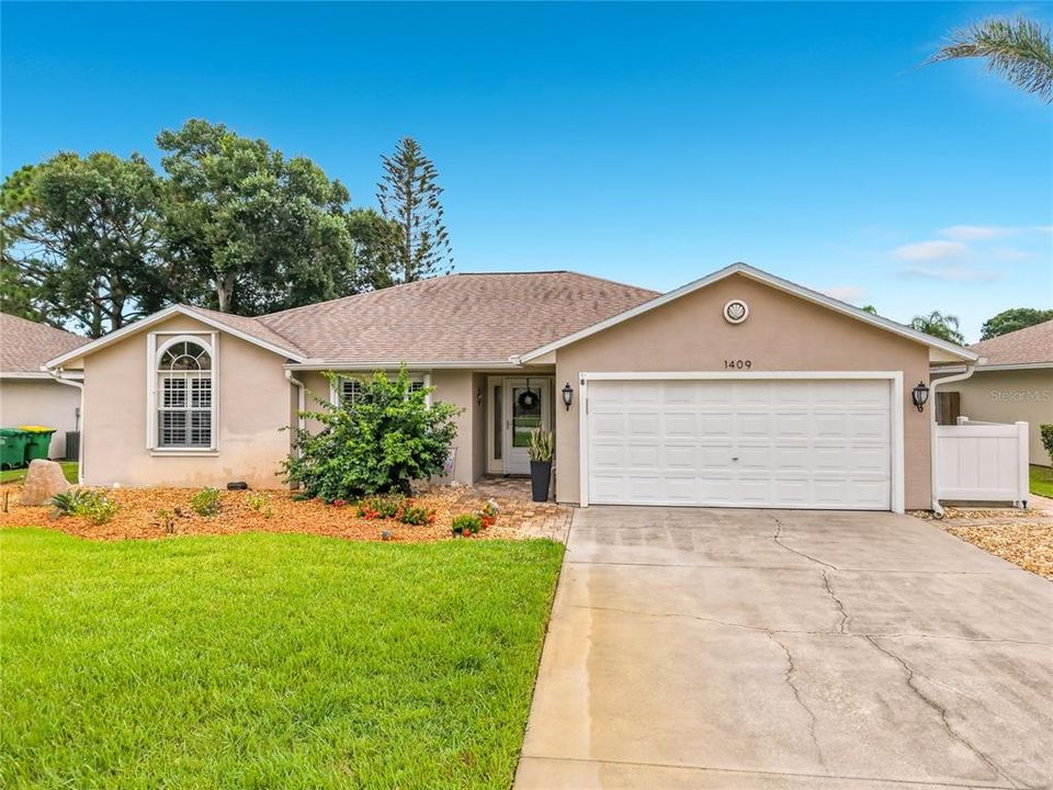For Sale: $412,000 (3 beds, 2 baths, 1563 Square Feet)