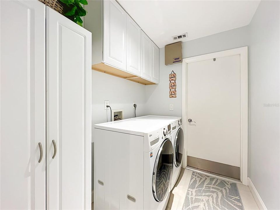 For Sale: $412,000 (3 beds, 2 baths, 1563 Square Feet)