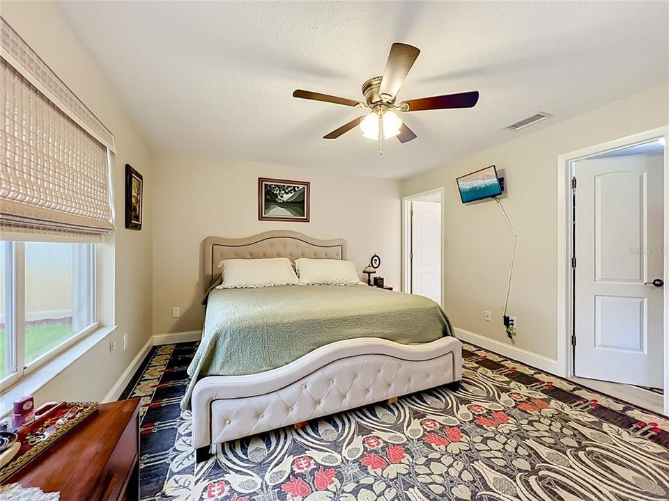 For Sale: $412,000 (3 beds, 2 baths, 1563 Square Feet)