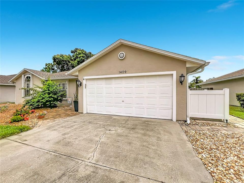 For Sale: $412,000 (3 beds, 2 baths, 1563 Square Feet)