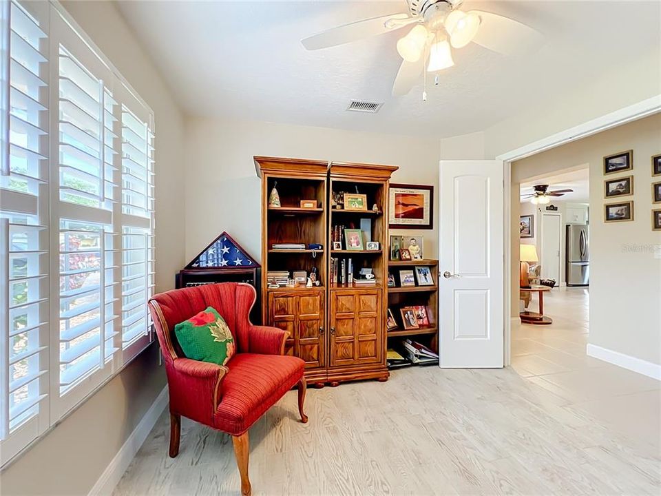 For Sale: $412,000 (3 beds, 2 baths, 1563 Square Feet)