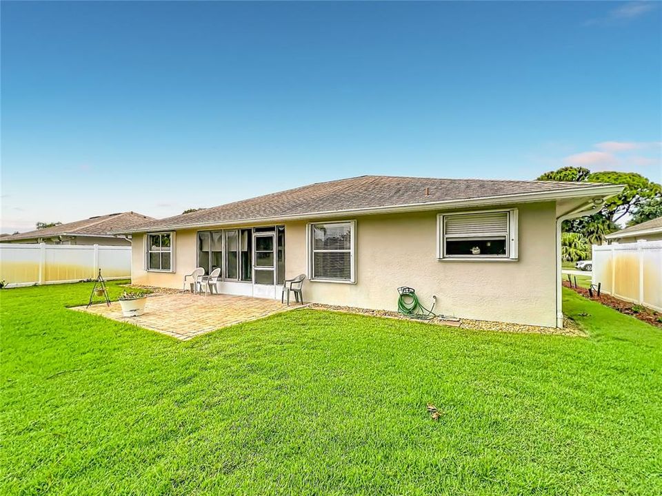 For Sale: $412,000 (3 beds, 2 baths, 1563 Square Feet)