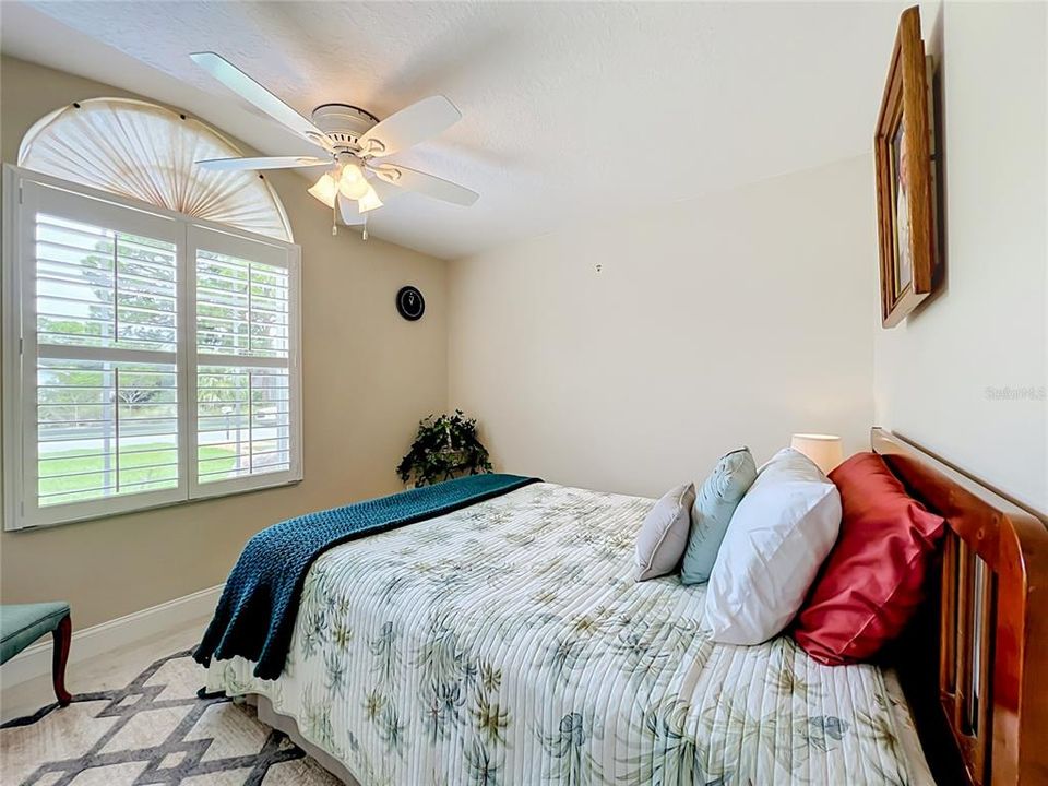 For Sale: $412,000 (3 beds, 2 baths, 1563 Square Feet)