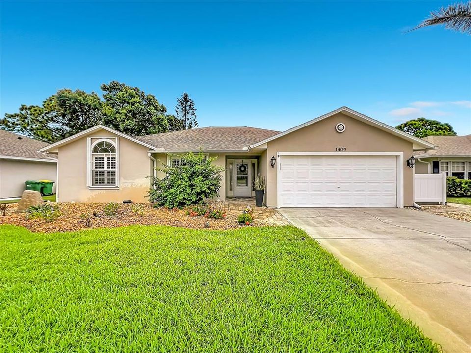 For Sale: $412,000 (3 beds, 2 baths, 1563 Square Feet)