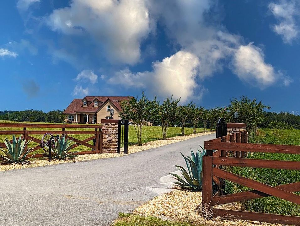 For Sale: $1,300,000 (4 beds, 2 baths, 2924 Square Feet)