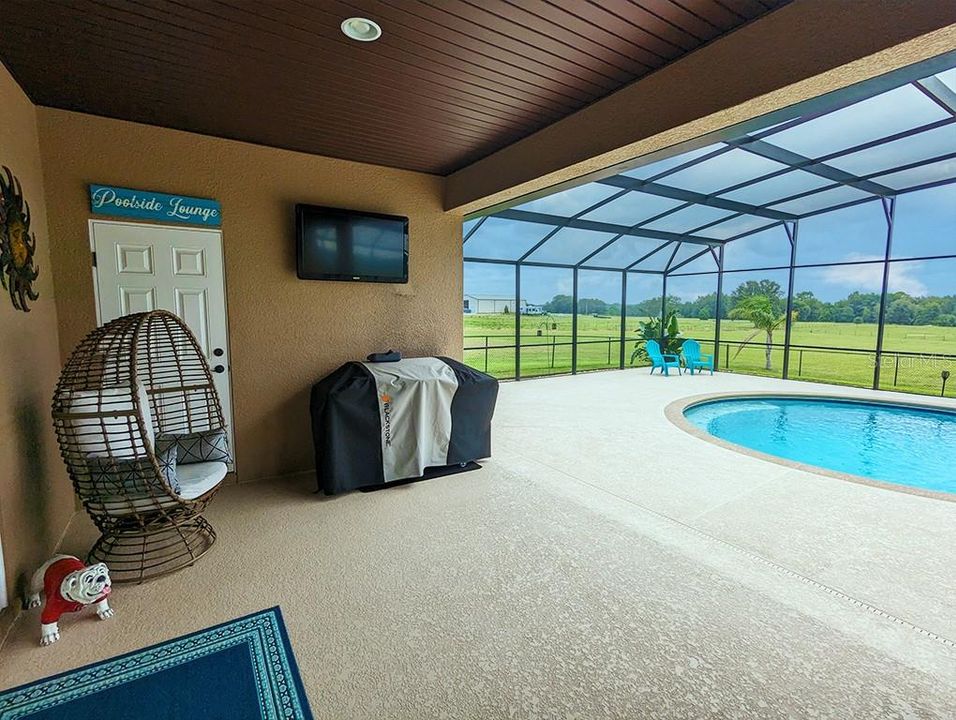For Sale: $1,300,000 (4 beds, 2 baths, 2924 Square Feet)