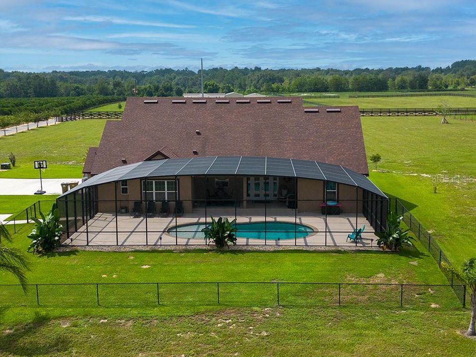 For Sale: $1,300,000 (4 beds, 2 baths, 2924 Square Feet)