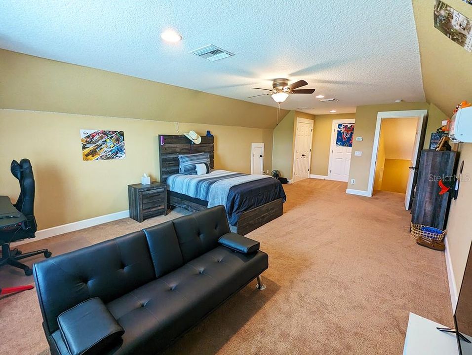 For Sale: $1,300,000 (4 beds, 2 baths, 2924 Square Feet)