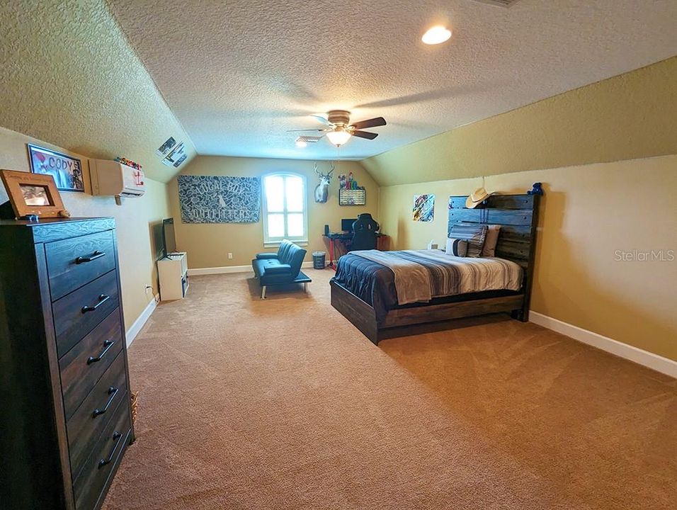 For Sale: $1,300,000 (4 beds, 2 baths, 2924 Square Feet)