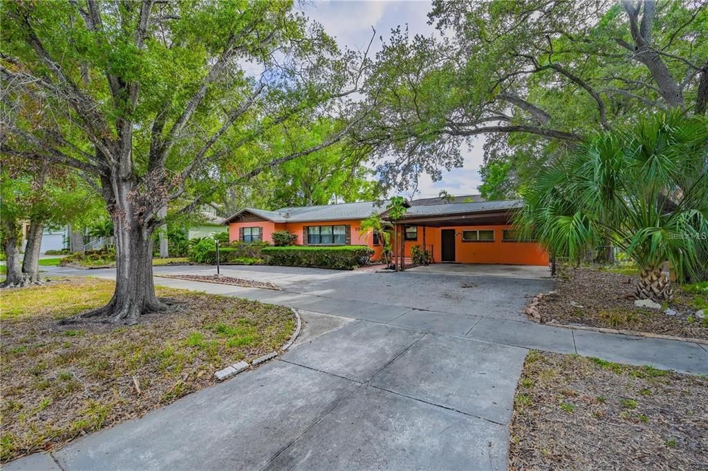 На продажу: $1,295,000 (0.27 acres)