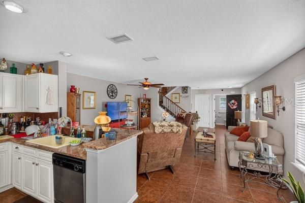 For Sale: $309,000 (3 beds, 2 baths, 1599 Square Feet)