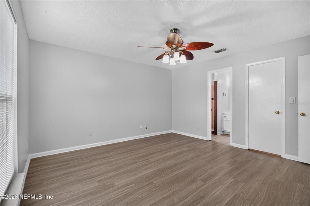 For Sale: $309,000 (3 beds, 2 baths, 1599 Square Feet)