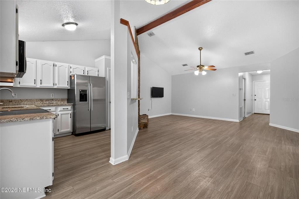 For Sale: $309,000 (3 beds, 2 baths, 1599 Square Feet)