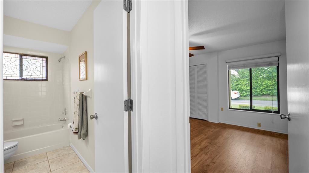 На продажу: $329,900 (2 спален, 2 ванн, 1592 Квадратных фут)