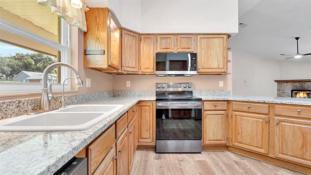 На продажу: $675,000 (3 спален, 2 ванн, 1792 Квадратных фут)