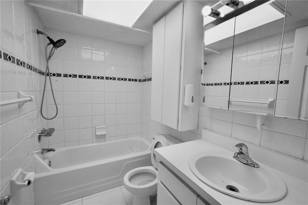 На продажу: $167,000 (2 спален, 1 ванн, 950 Квадратных фут)