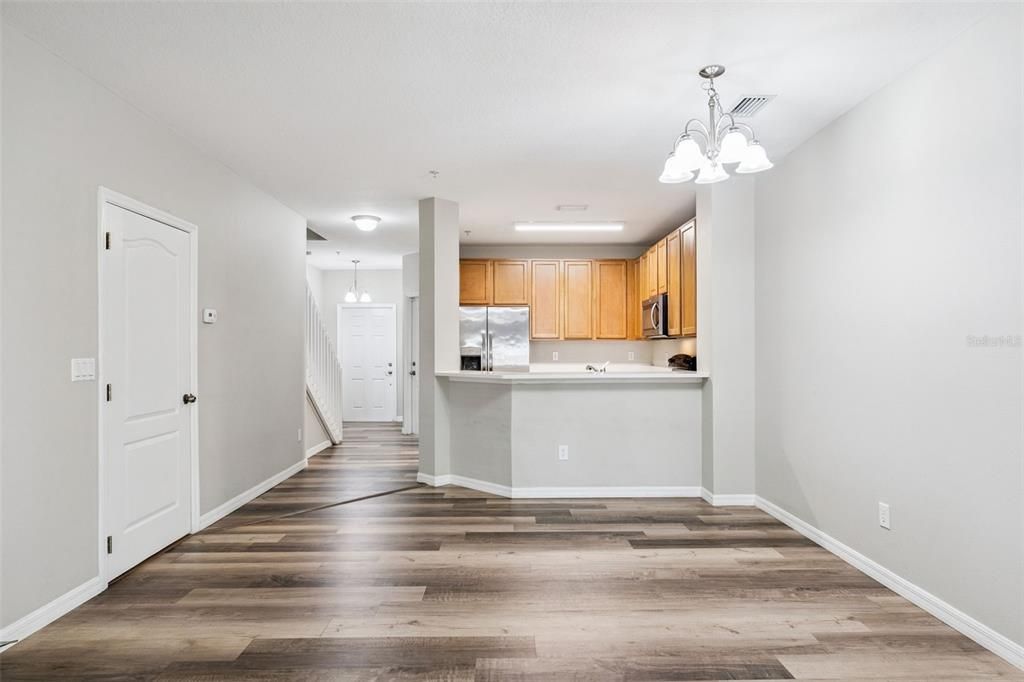 For Sale: $299,500 (2 beds, 2 baths, 1293 Square Feet)