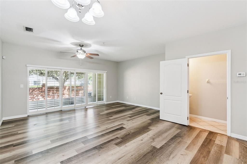 For Sale: $299,500 (2 beds, 2 baths, 1293 Square Feet)