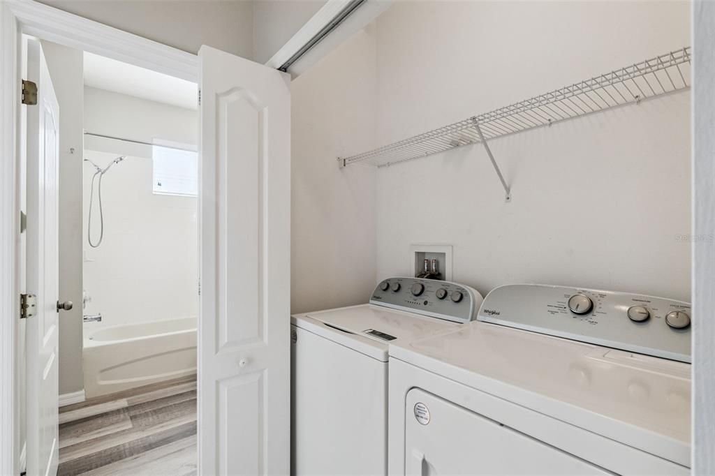 For Sale: $299,500 (2 beds, 2 baths, 1293 Square Feet)