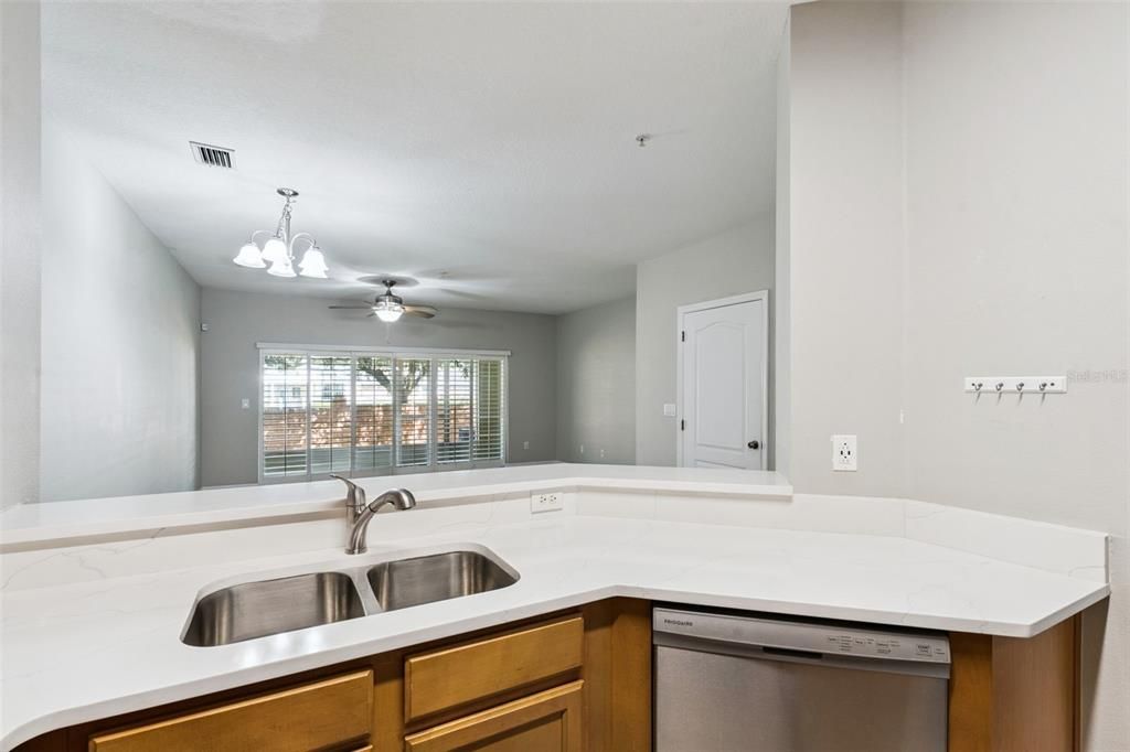 For Sale: $299,500 (2 beds, 2 baths, 1293 Square Feet)