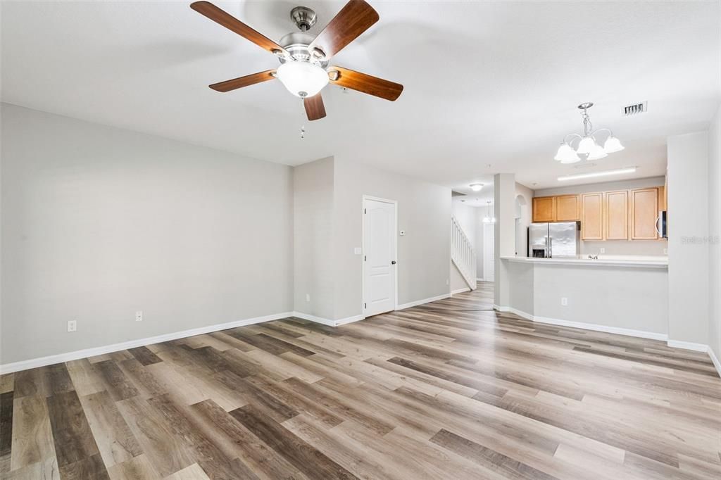 For Sale: $299,500 (2 beds, 2 baths, 1293 Square Feet)