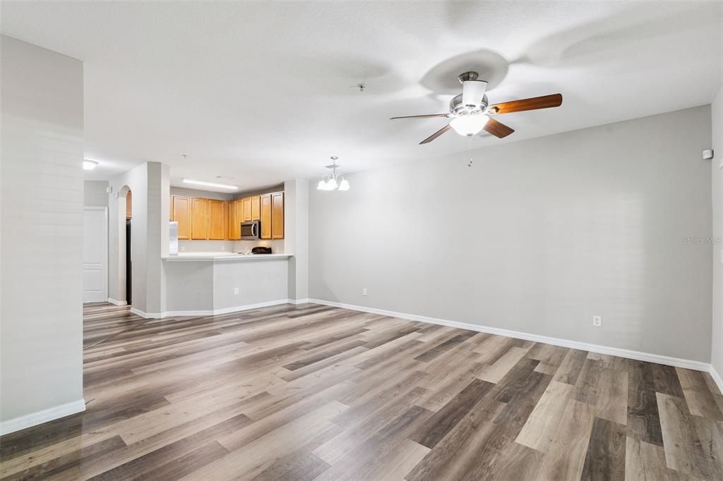 For Sale: $299,500 (2 beds, 2 baths, 1293 Square Feet)