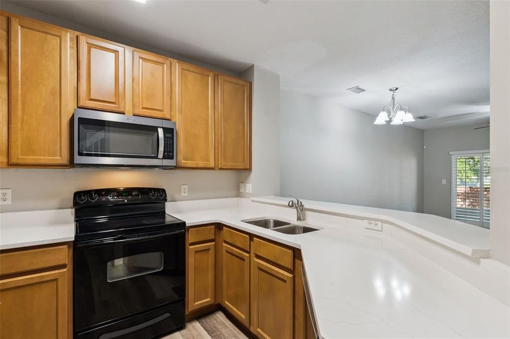 For Sale: $299,500 (2 beds, 2 baths, 1293 Square Feet)