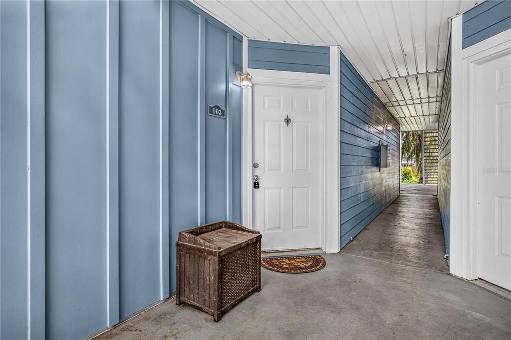 Active With Contract: $125,000 (1 beds, 1 baths, 648 Square Feet)