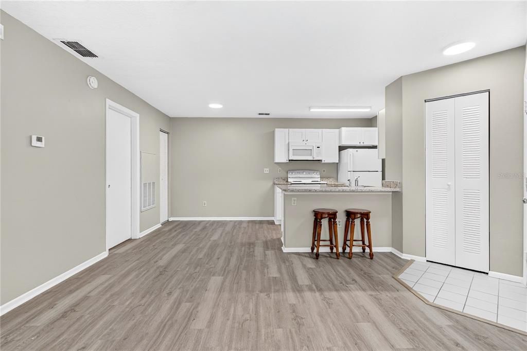 Active With Contract: $125,000 (1 beds, 1 baths, 648 Square Feet)