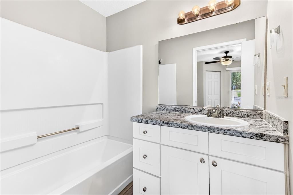 Active With Contract: $125,000 (1 beds, 1 baths, 648 Square Feet)