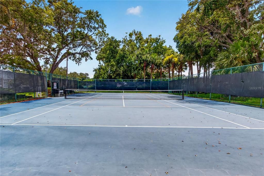 Active With Contract: $125,000 (1 beds, 1 baths, 648 Square Feet)
