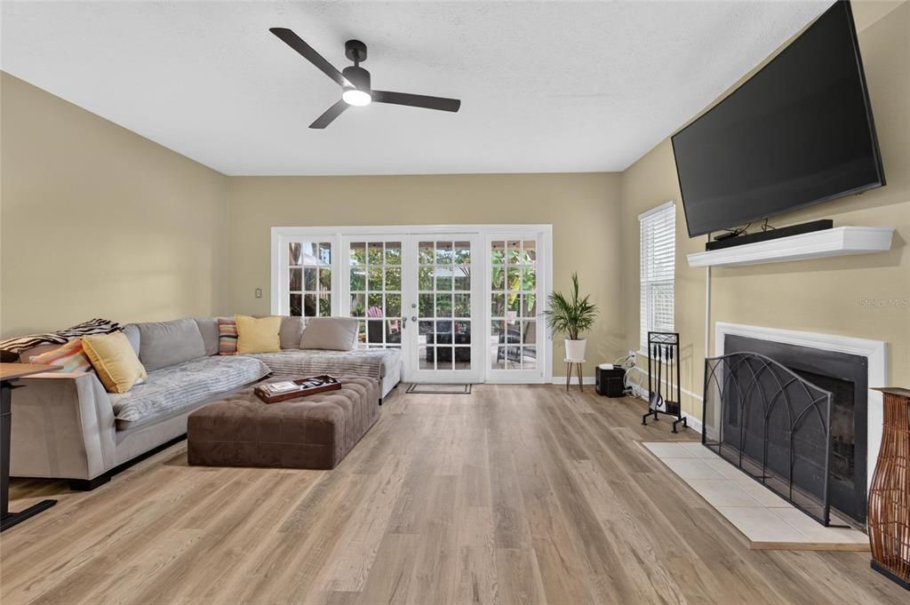 待售: $540,000 (2 贝兹, 2 浴室, 1284 平方英尺)