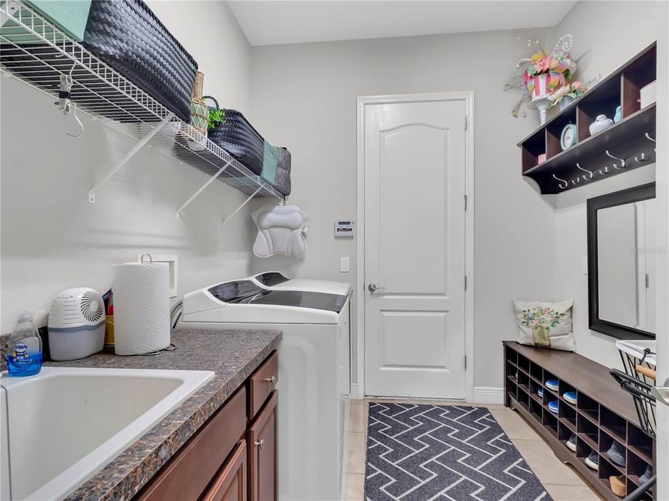 En Venta: $880,900 (5 camas, 4 baños, 3926 Pies cuadrados)