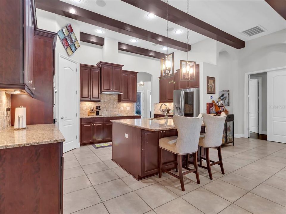 En Venta: $880,900 (5 camas, 4 baños, 3926 Pies cuadrados)