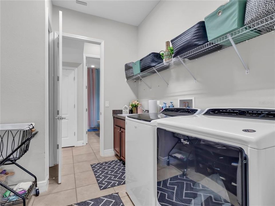 En Venta: $880,900 (5 camas, 4 baños, 3926 Pies cuadrados)