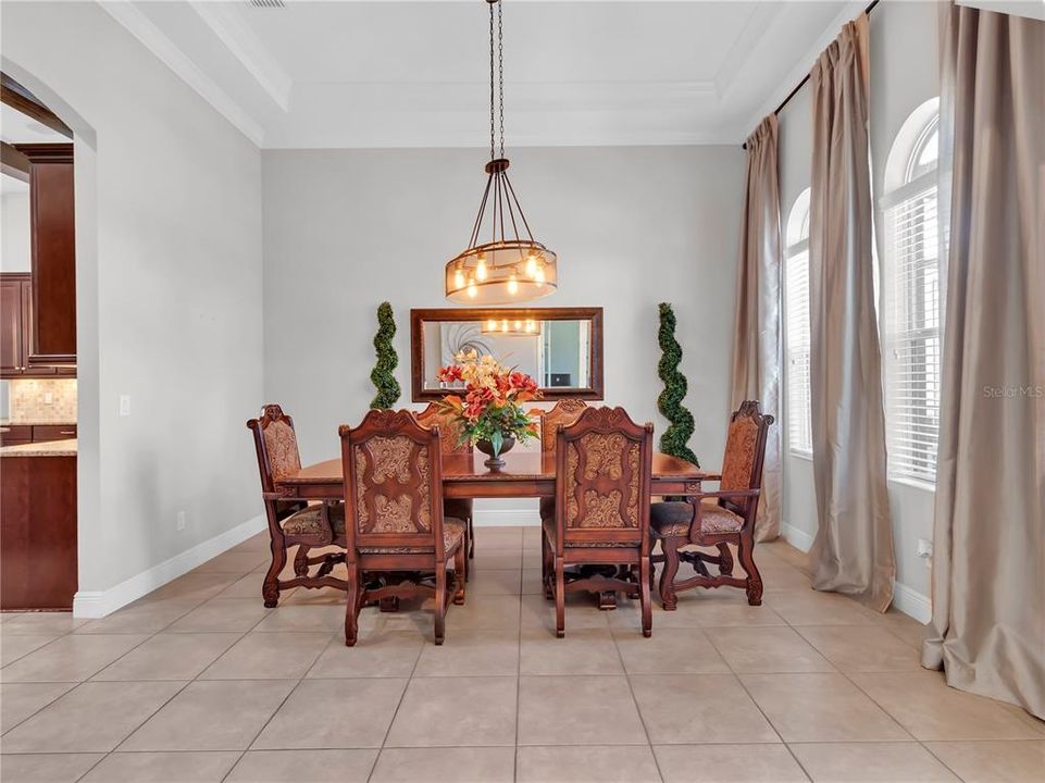 En Venta: $880,900 (5 camas, 4 baños, 3926 Pies cuadrados)